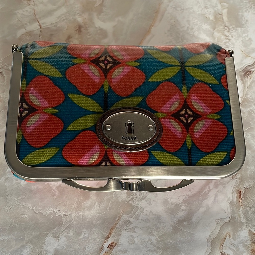 Fossil cosmetic bag